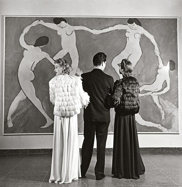 Louise Dahl-Wolfe, Looking at Matisse, Museum of Modern Art , 1939,